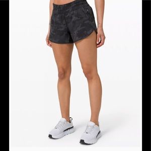 Lululemon Size 8 Tracker Short RARE incognito camo